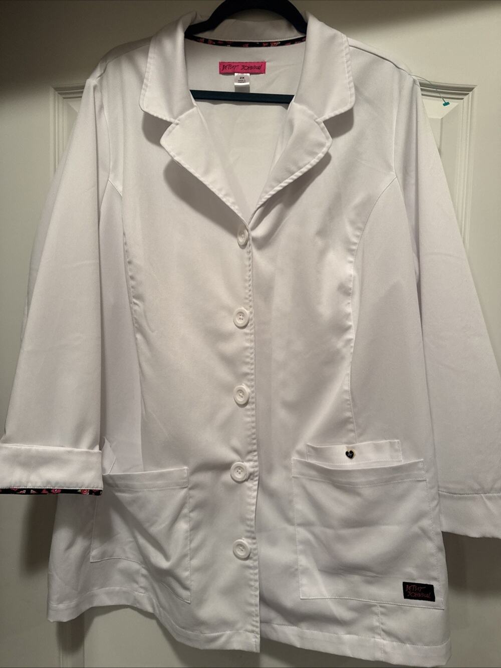Betsey Johnson Women's Scrub Jacket 2X White Button Front Lab Coat Heart